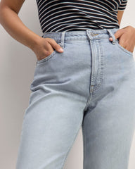 The Cheeky Hourglass Jean | Light Sky | 26.5" Inseam