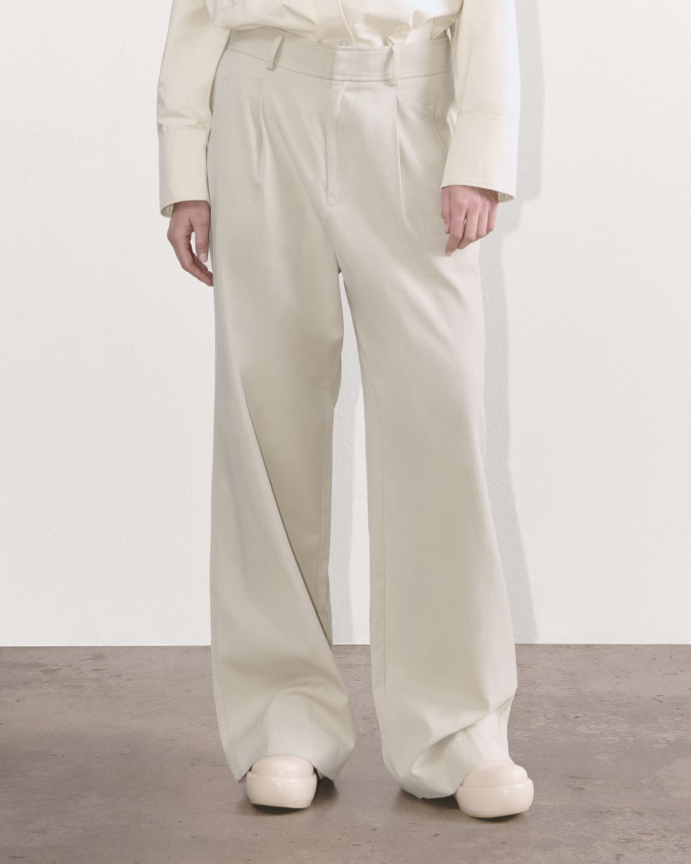 The Draper Pleated Pant in Buttersmooth | Sandstone | 30" Inseam