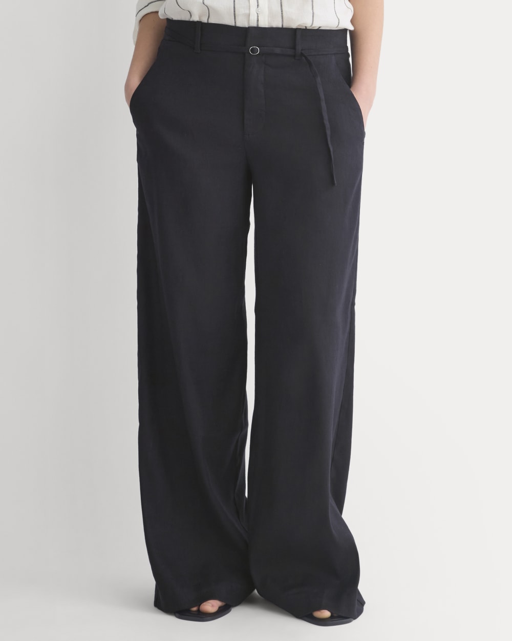 Wide-Leg Belted Pant in Stretch Linen | Black | Regular
