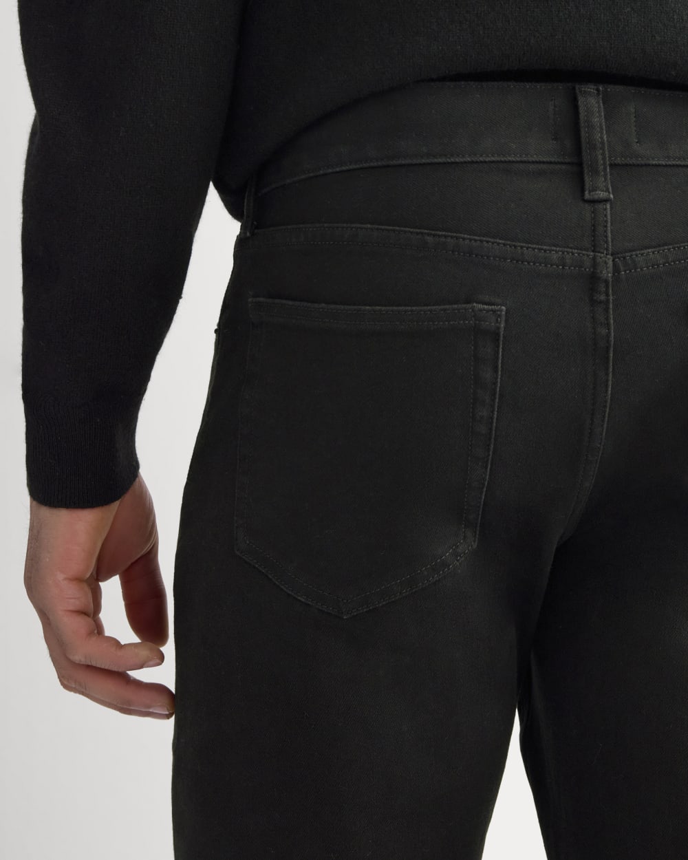 Straight-Leg Stretch Jean | Black