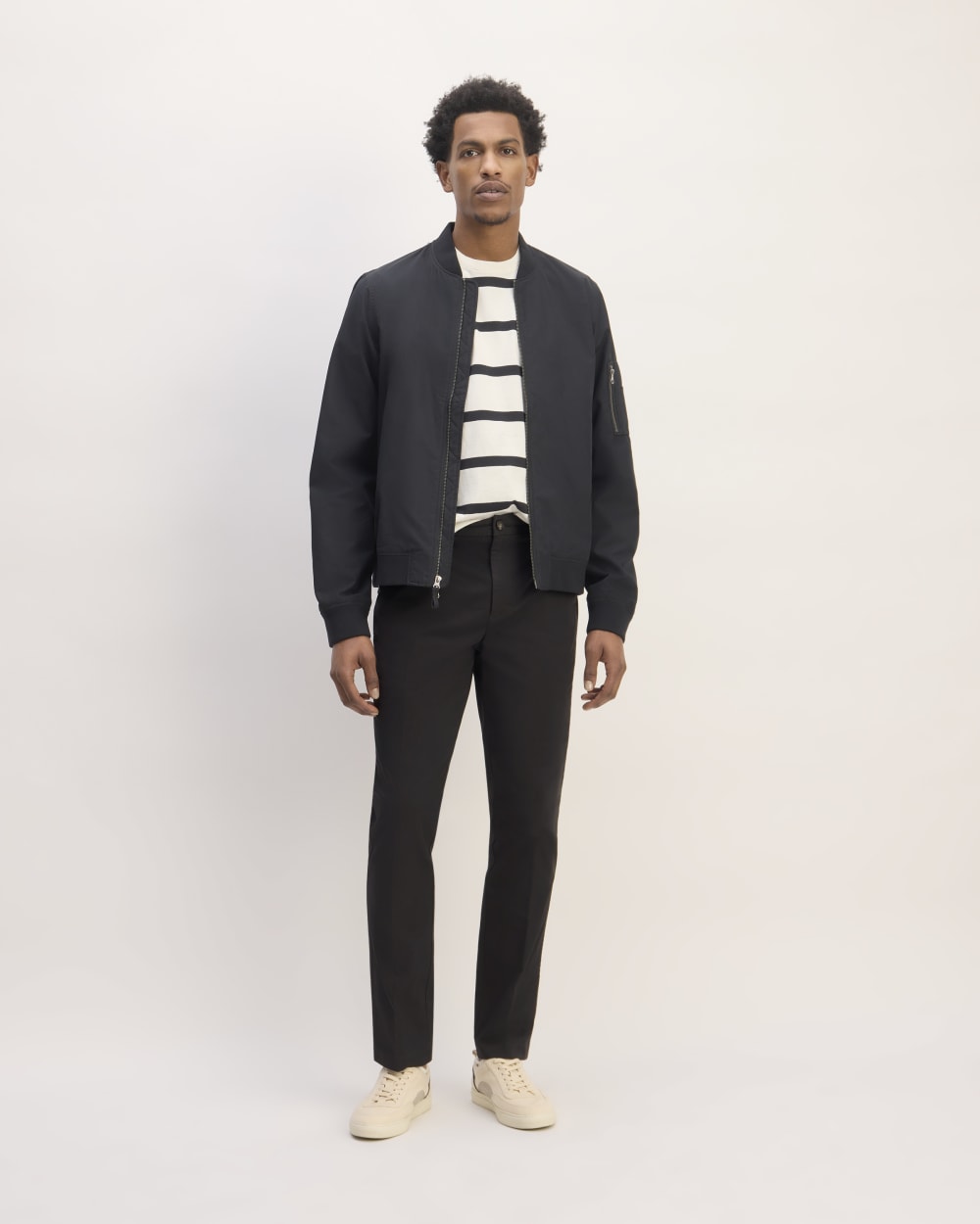The Relaxed Taper Air Chino | Black